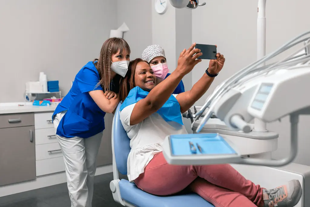 Gestão de redes sociais para dentistas: dicas e vantagens